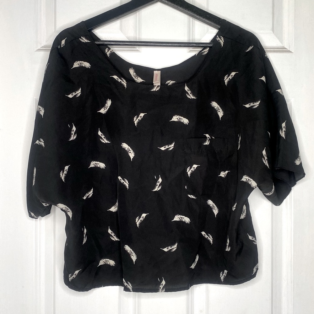 Xhileration Cropped Feather Print Dolman Top Sz XS/S